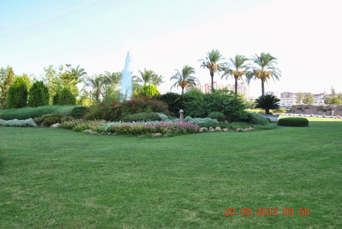 imagini hotel TITANIC LARA